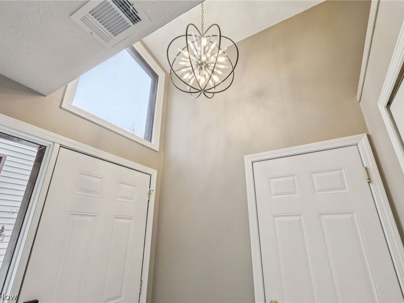 15290 Pine Hill Trail, Middleburg Heights, OH 44130 Photo 3