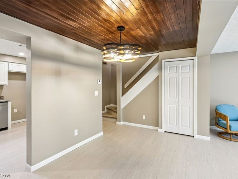 15290 Pine Hill Trail, Middleburg Heights, OH 44130 Photo 4