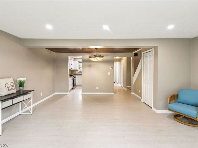 15290 Pine Hill Trail, Middleburg Heights, OH 44130 Photo 5