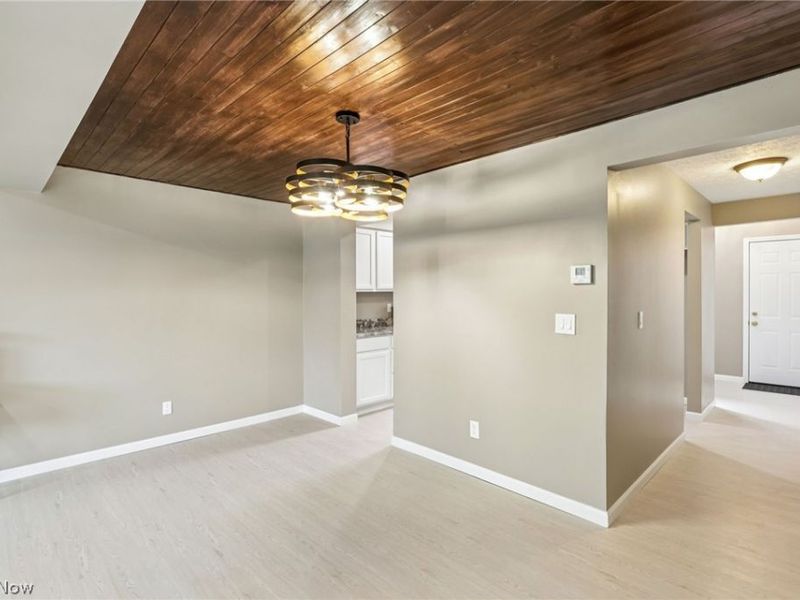 15290 Pine Hill Trail, Middleburg Heights, OH 44130 Photo 9