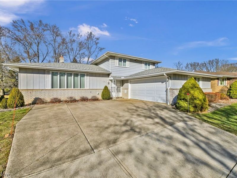 7217 Lakeview Drive, Parma, OH 44129 Photo 2