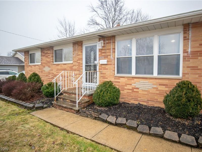 24570 Staghorn Drive, Bedford, OH 44146 Photo 2