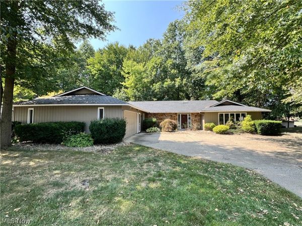 9790 Pebble Brook Lane , Strongsville, OH 44149