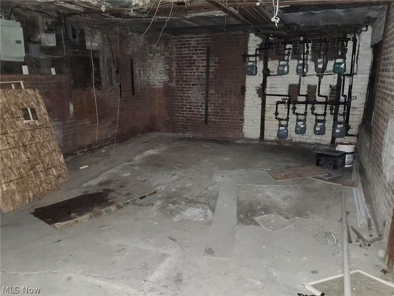 881 Eddy Road , Cleveland, OH 44108 Photo 30