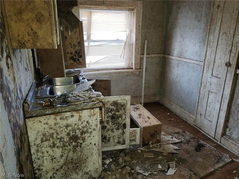 881 Eddy Road , Cleveland, OH 44108 Photo 35