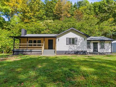 61 Peachy Williams Street, Frenchburg, KY 40322