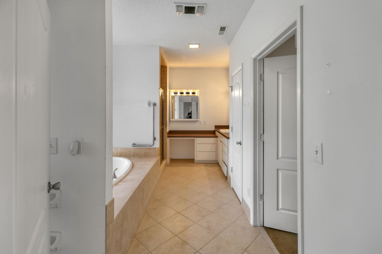 2030 W Lake Shore Drive Photo 32