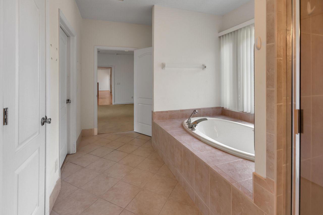 2030 W Lake Shore Drive Photo 35