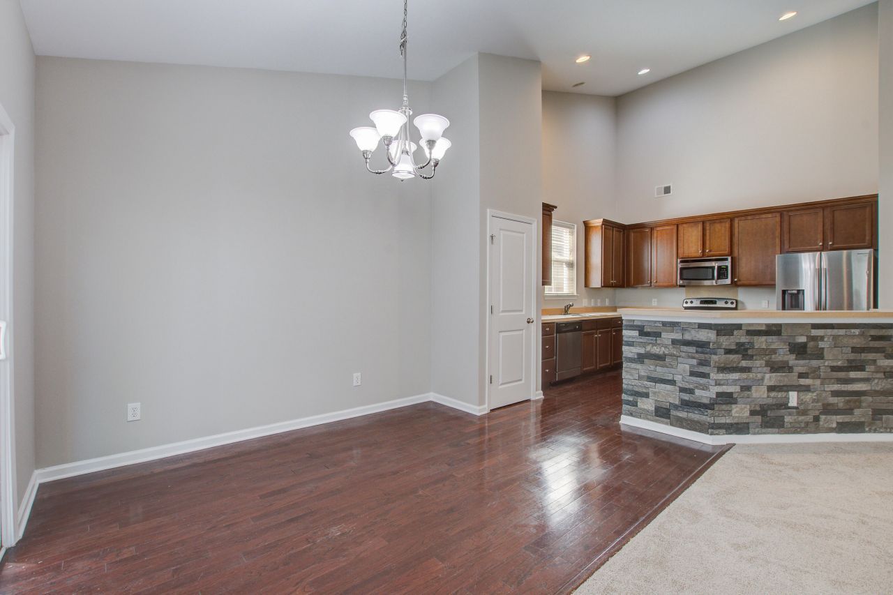 204 Palmetto Village Circle Photo 12