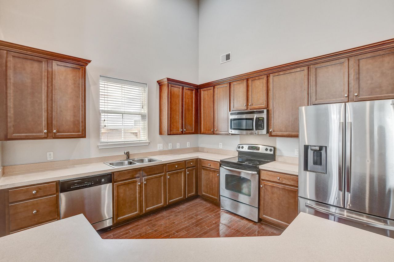 204 Palmetto Village Circle Photo 16