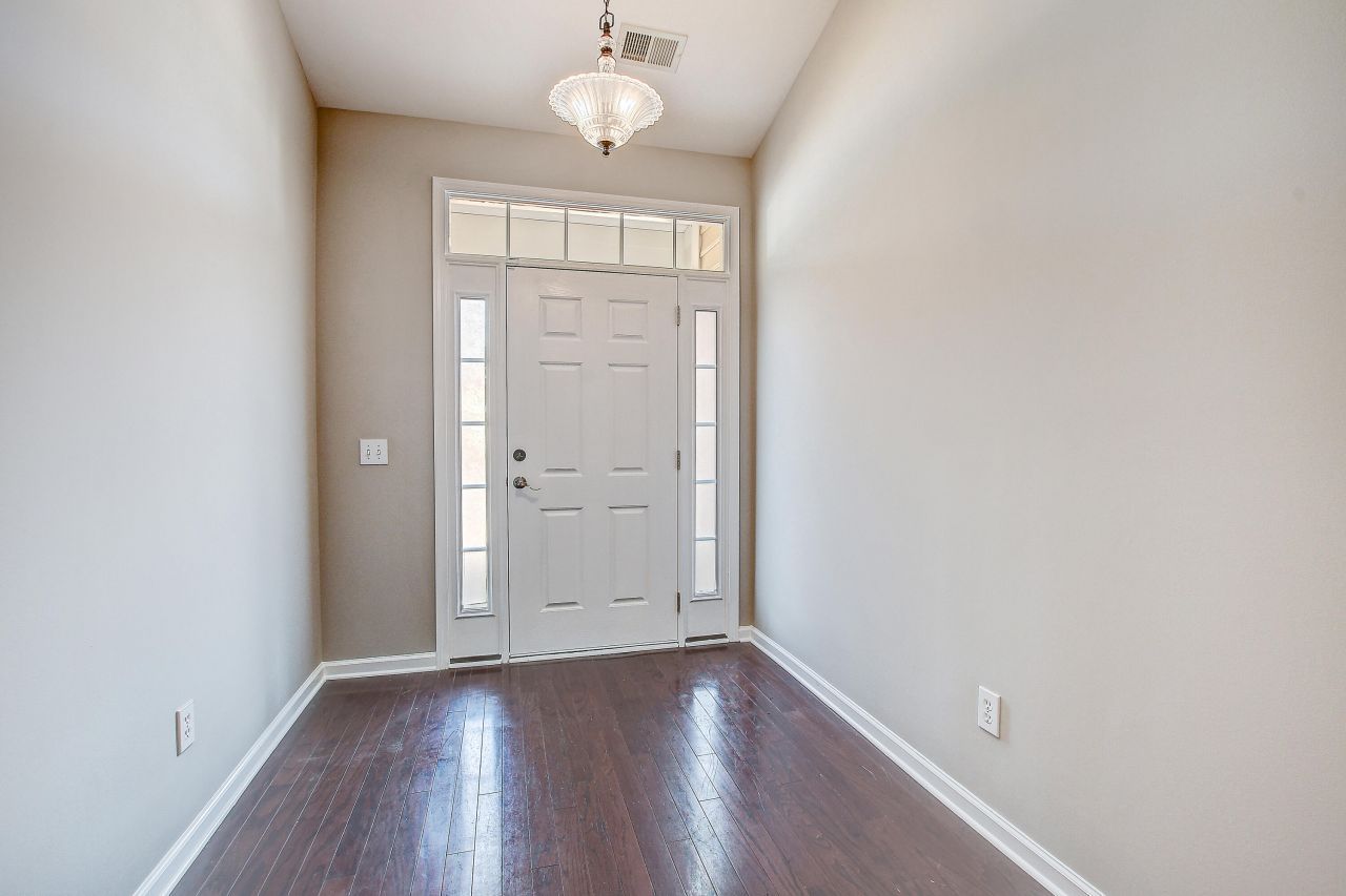 204 Palmetto Village Circle Photo 6