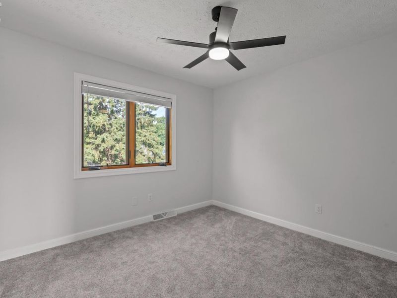 107 Keswick Court, Amherst, OH 44001 Photo 17