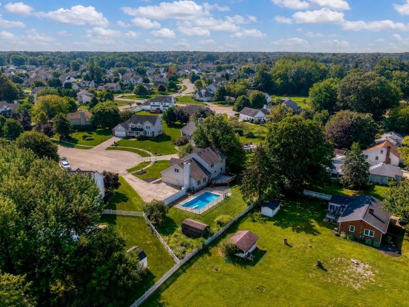 107 Keswick Court, Amherst, OH 44001 Photo 2