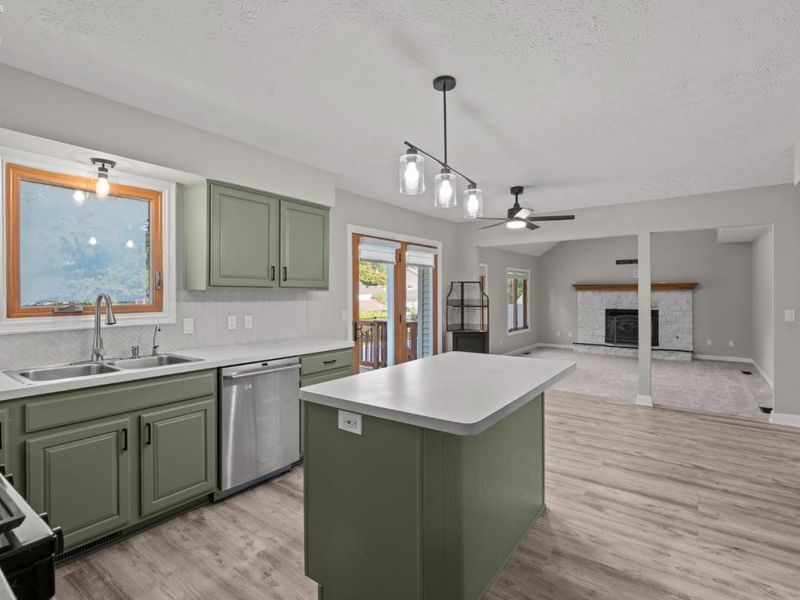 107 Keswick Court, Amherst, OH 44001 Photo 5