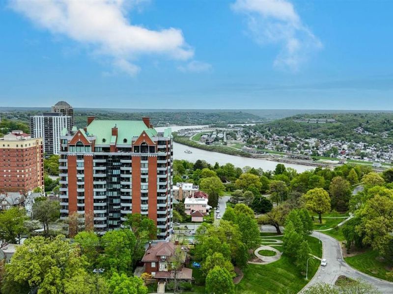 2121 Alpine Place, Unit 301, Cincinnati, OH 45206 Photo 2