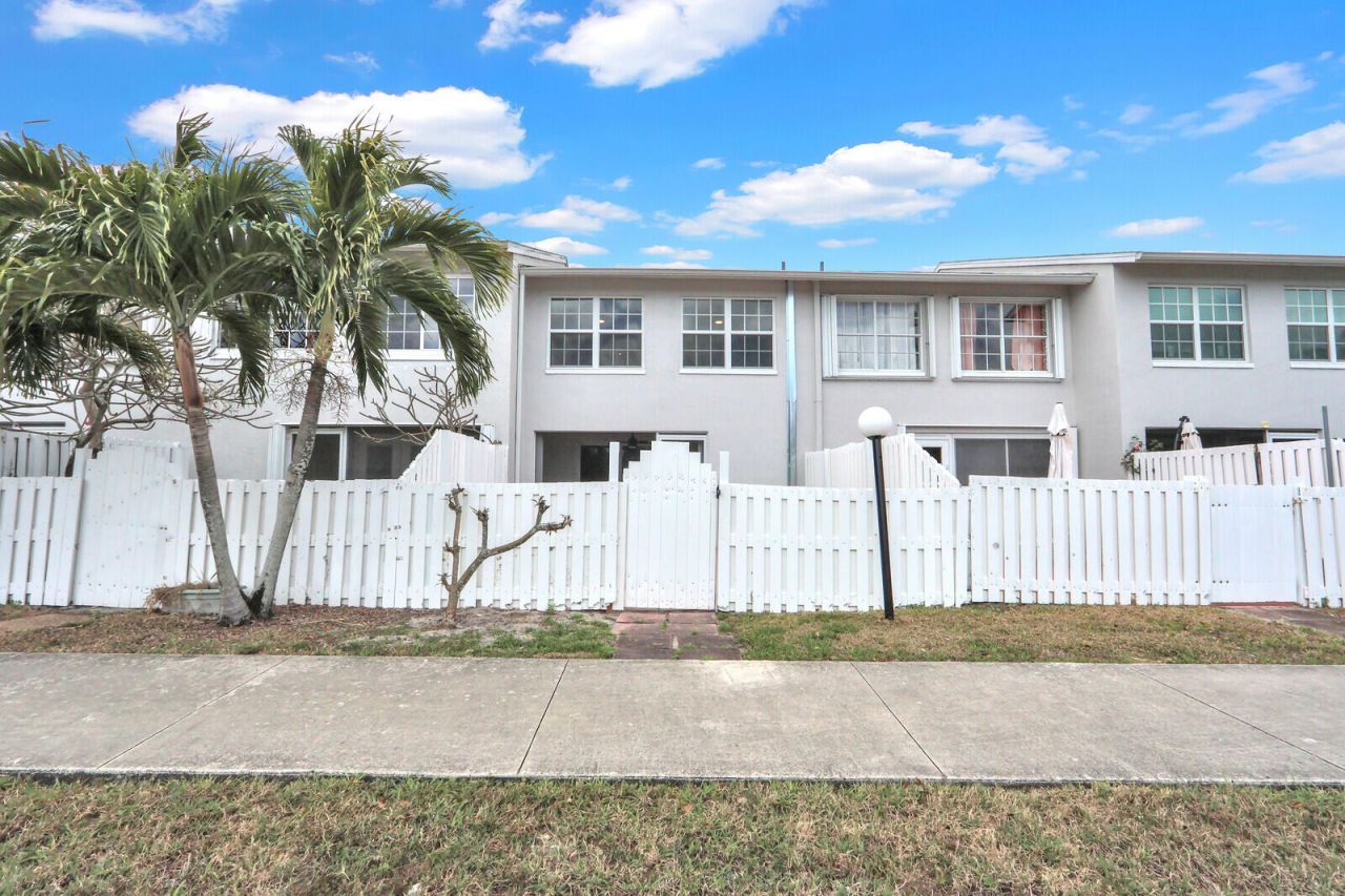 234 Foxtail Drive, Unit E, Greenacres, FL 33415 Photo