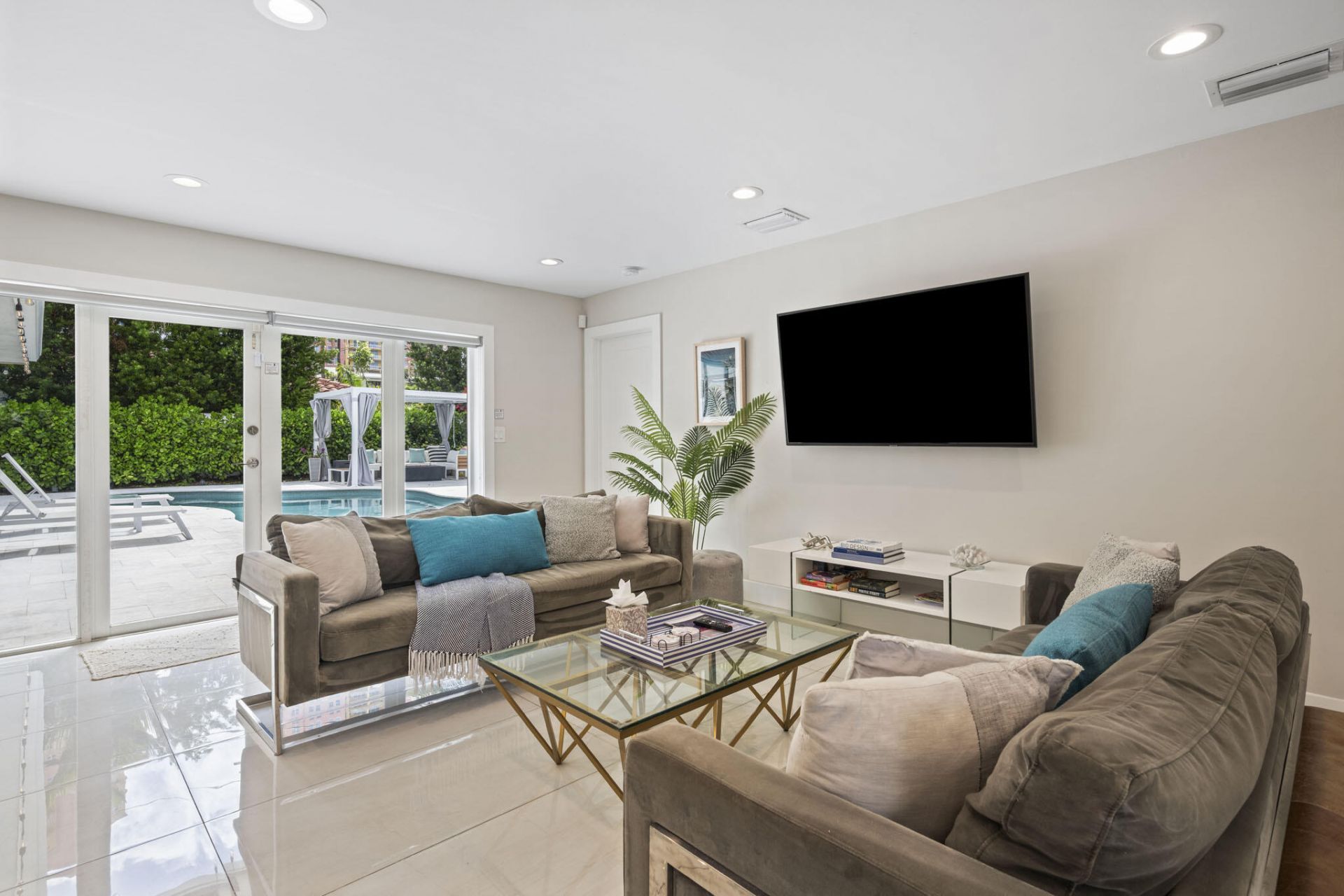 2112 NE 32nd Avenue, Fort Lauderdale, FL 33305 Photo