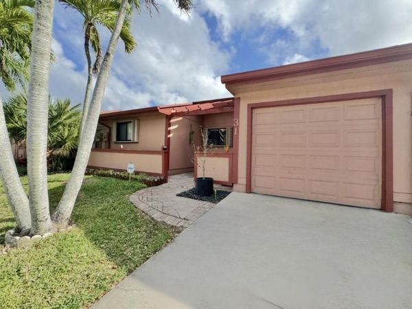 31 Walcott Drive, Boynton Beach, FL 33426