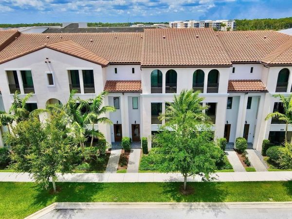 4079 Faraday Way, Palm Beach Gardens, FL 33418