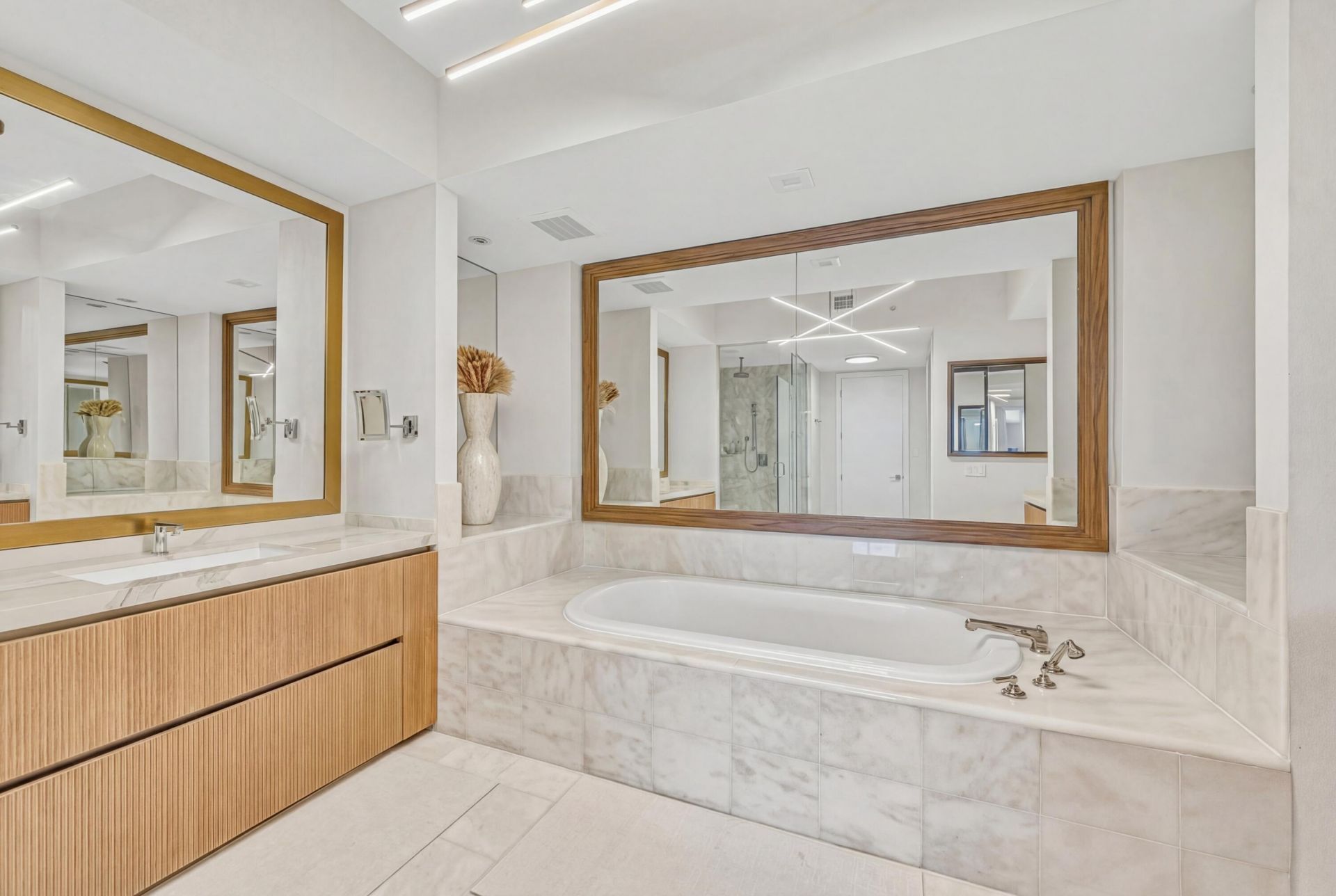 50 S Pointe Drive, Unit 1201/08, Miami Beach, FL 33139 Photo