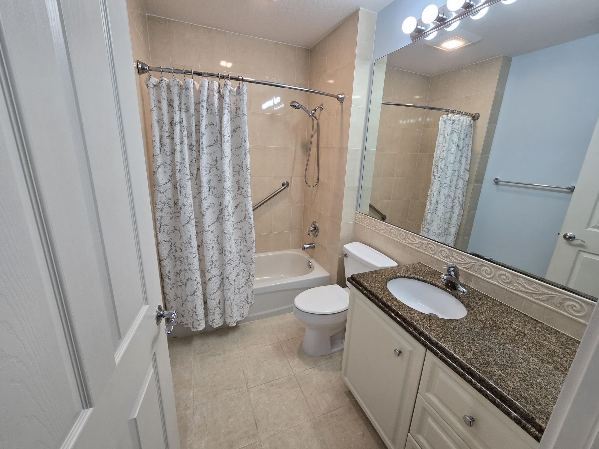 22 Harbour Isle Drive W, Unit 105, Fort Pierce, FL 34949 Photo