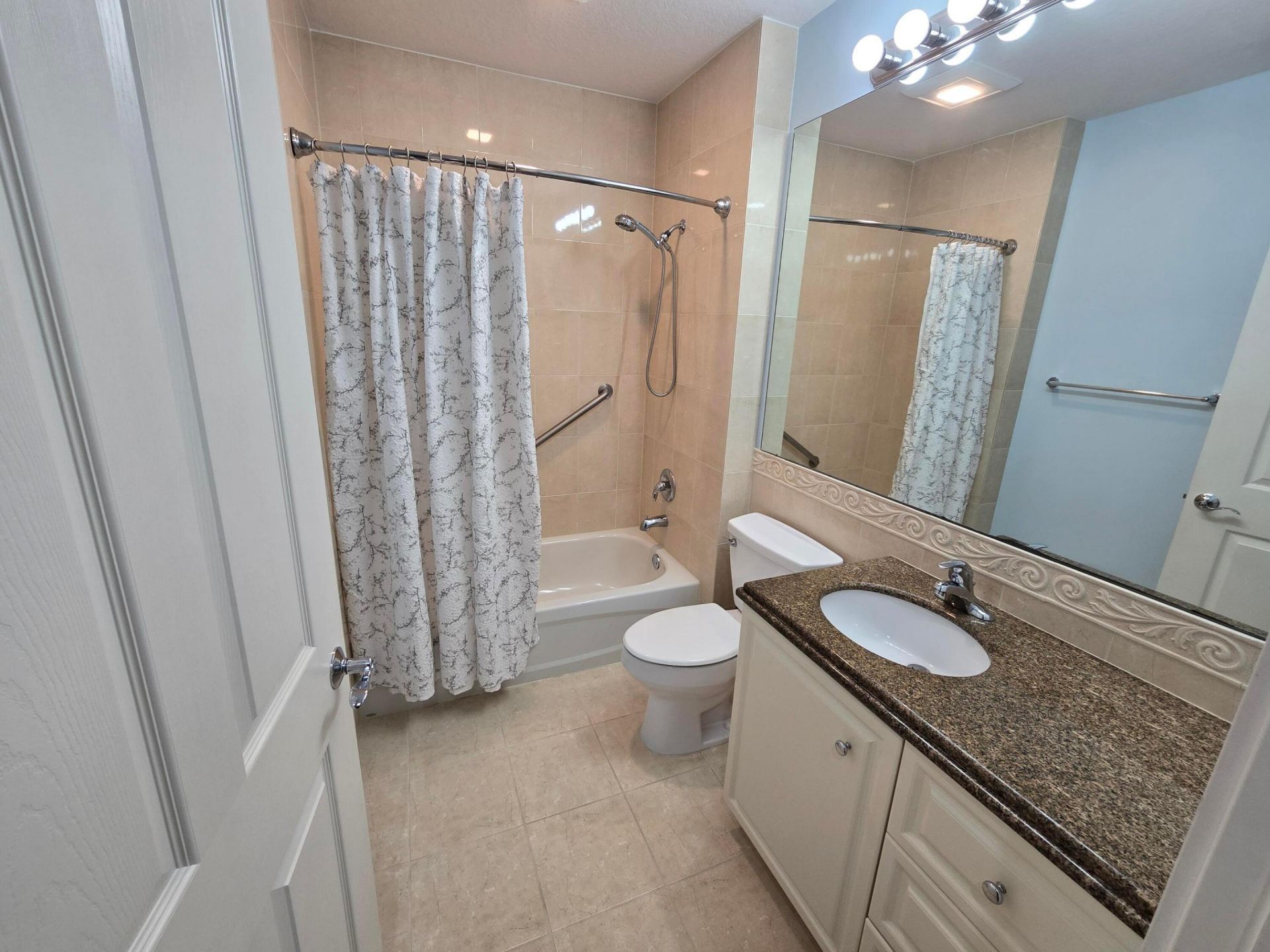 22 Harbour Isle Drive W, Unit 105, Fort Pierce, FL 34949 Photo