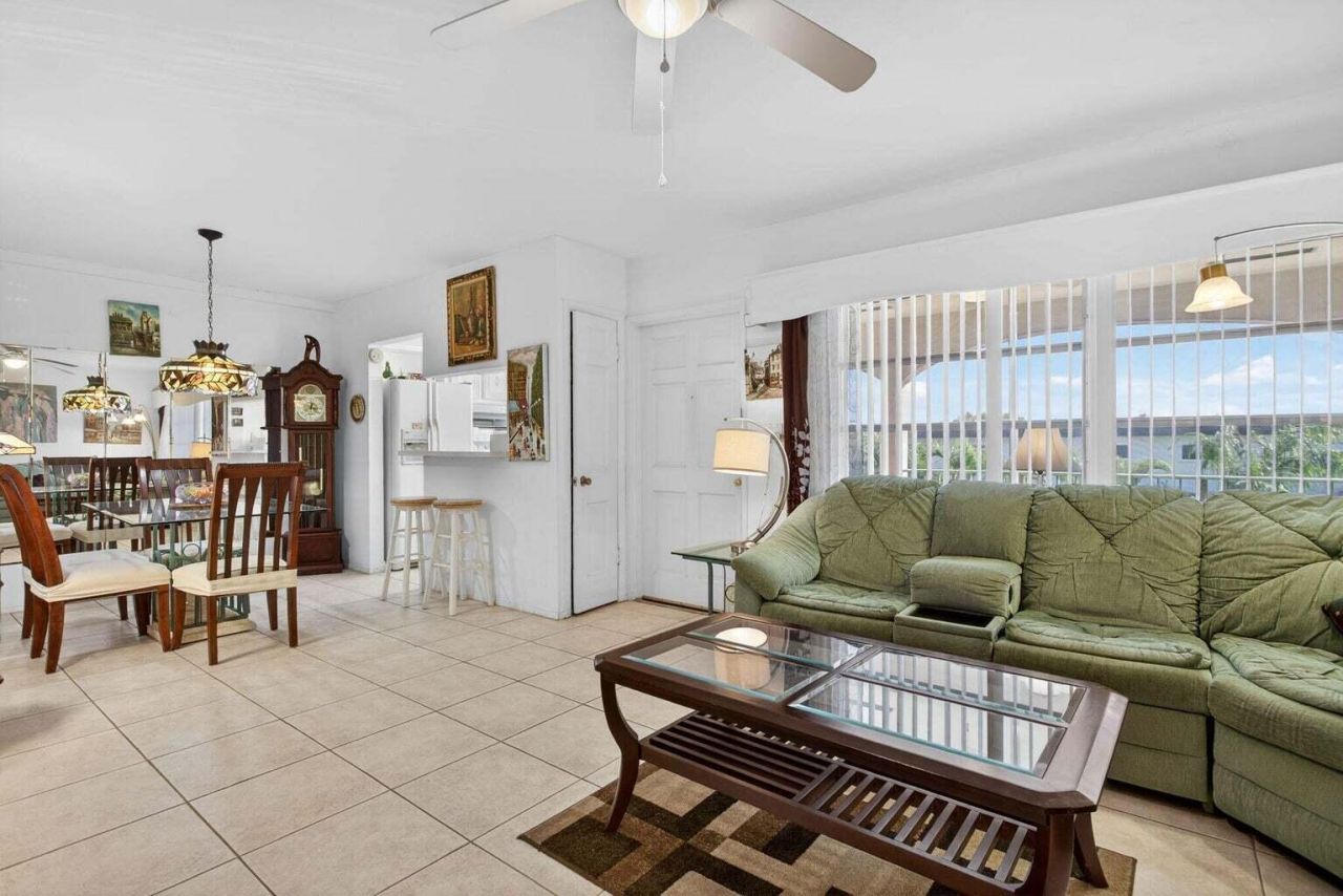 100 SE 6th Avenue, Unit 303, Pompano Beach, FL 33060 Photo