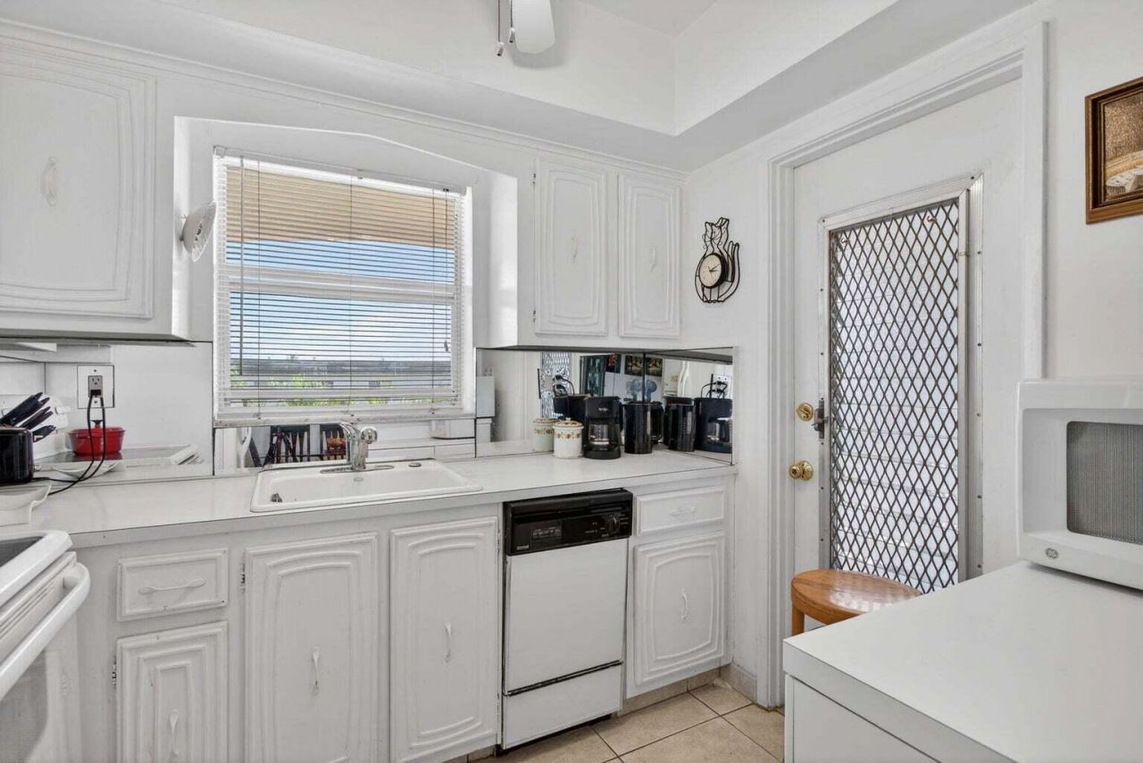 100 SE 6th Avenue, Unit 303, Pompano Beach, FL 33060 Photo