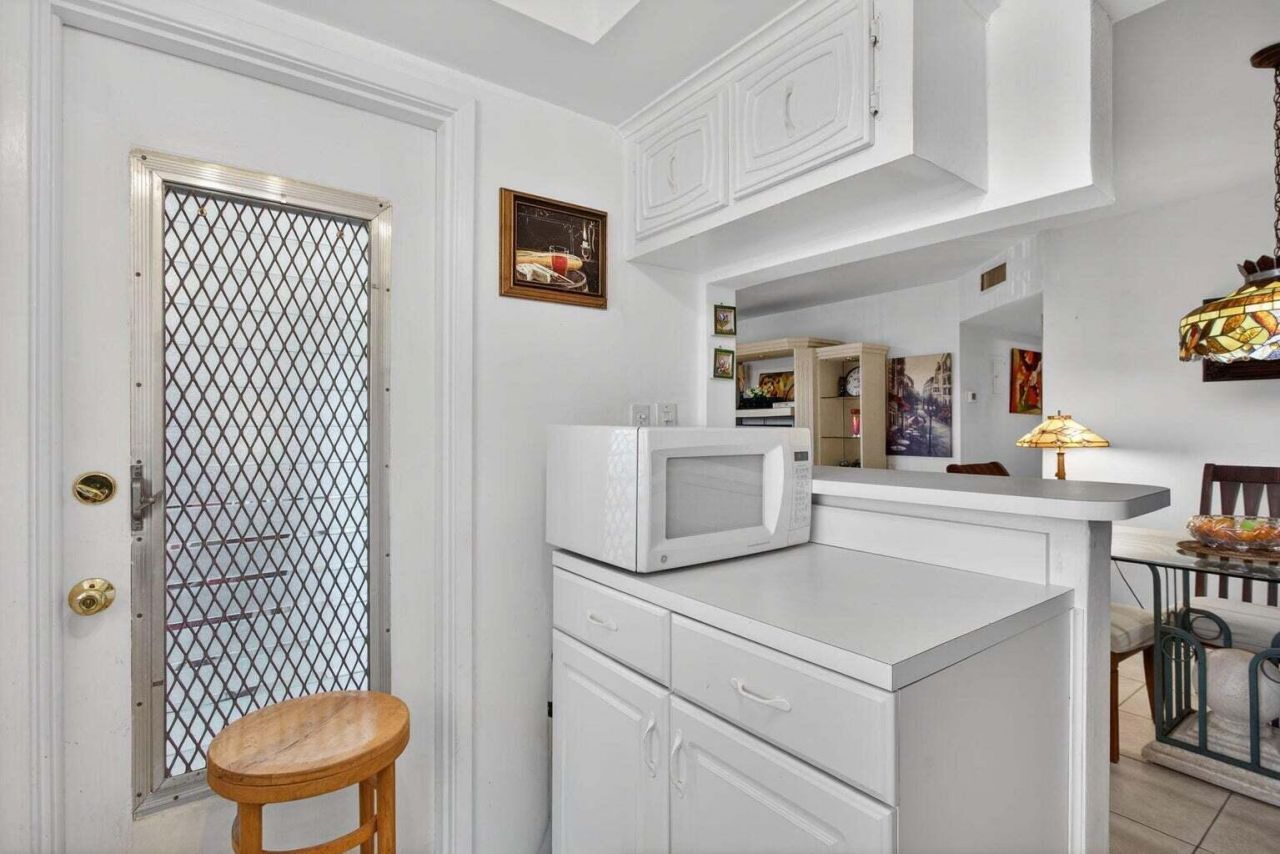 100 SE 6th Avenue, Unit 303, Pompano Beach, FL 33060 Photo