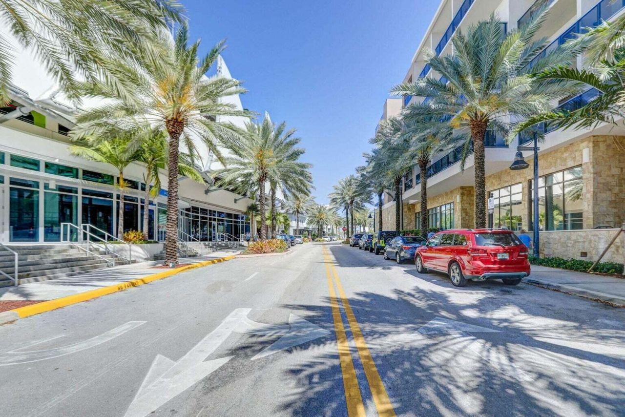 100 SE 6th Avenue, Unit 303, Pompano Beach, FL 33060 Photo