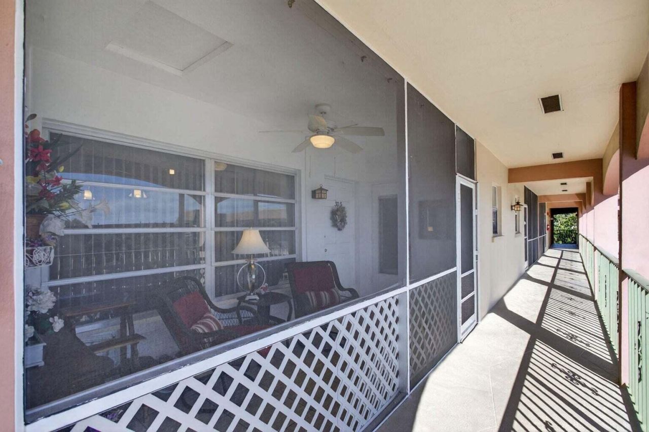 100 SE 6th Avenue, Unit 303, Pompano Beach, FL 33060 Photo