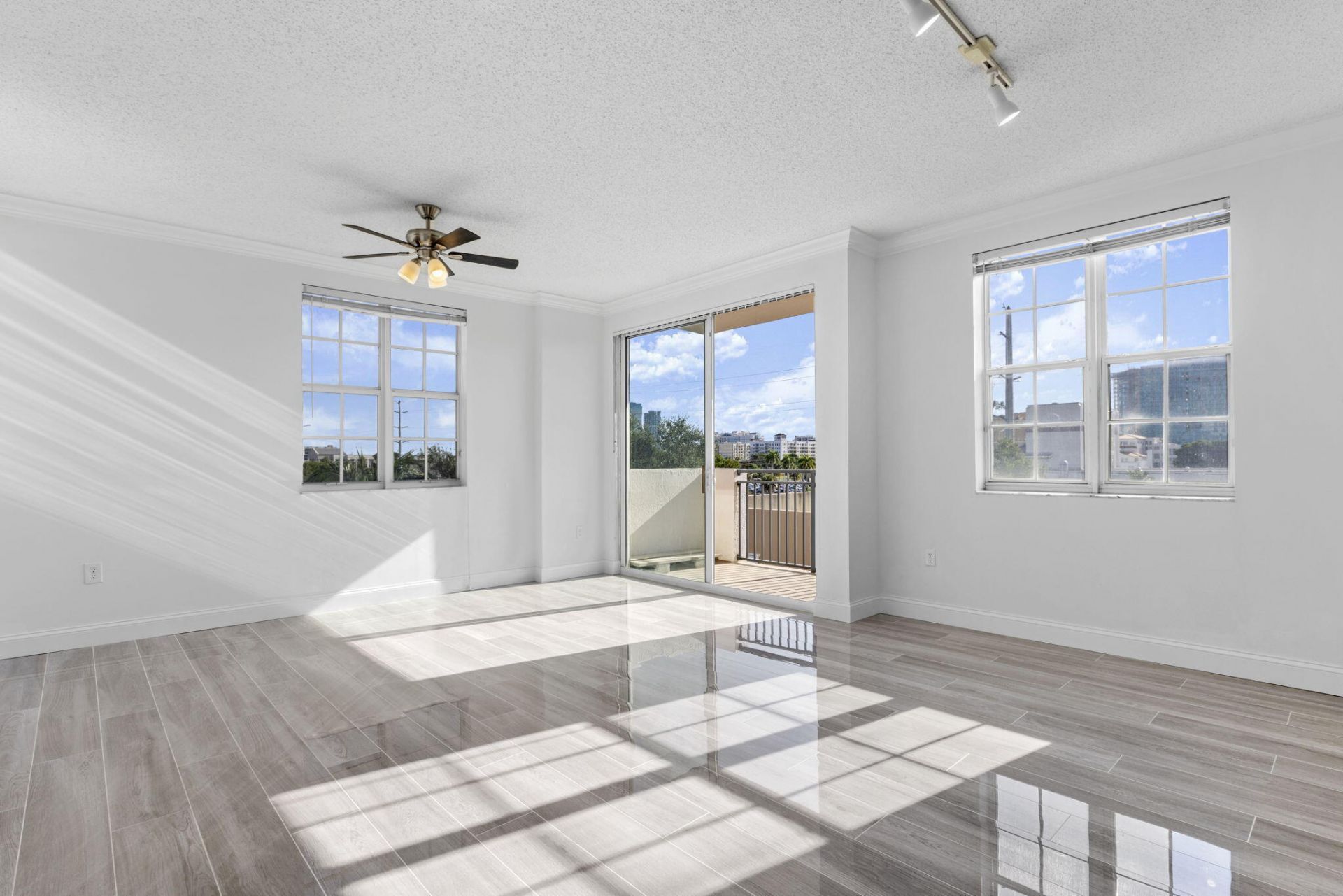 616 Clearwater Park Road, Unit 402, West Palm Beach, FL 33401 Photo