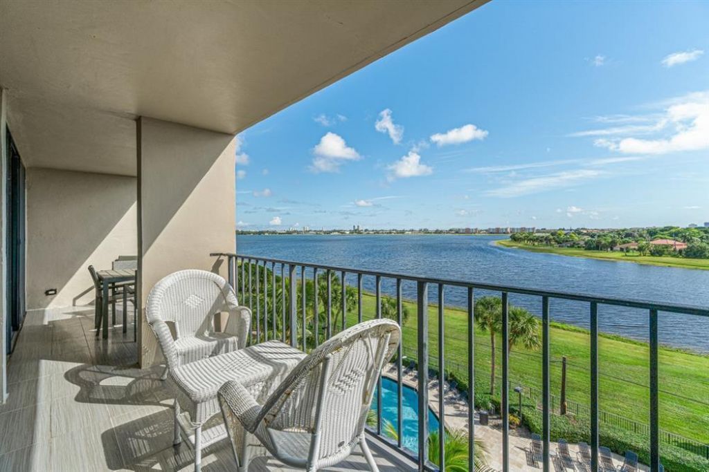 1830 Embassy Drive, Unit 613, West Palm Beach, FL 33401 Photo