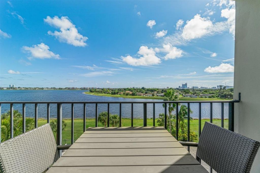 1830 Embassy Drive, Unit 613, West Palm Beach, FL 33401 Photo