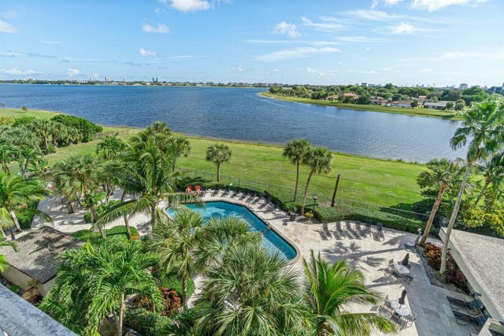 1830 Embassy Drive, Unit 613, West Palm Beach, FL 33401 Photo