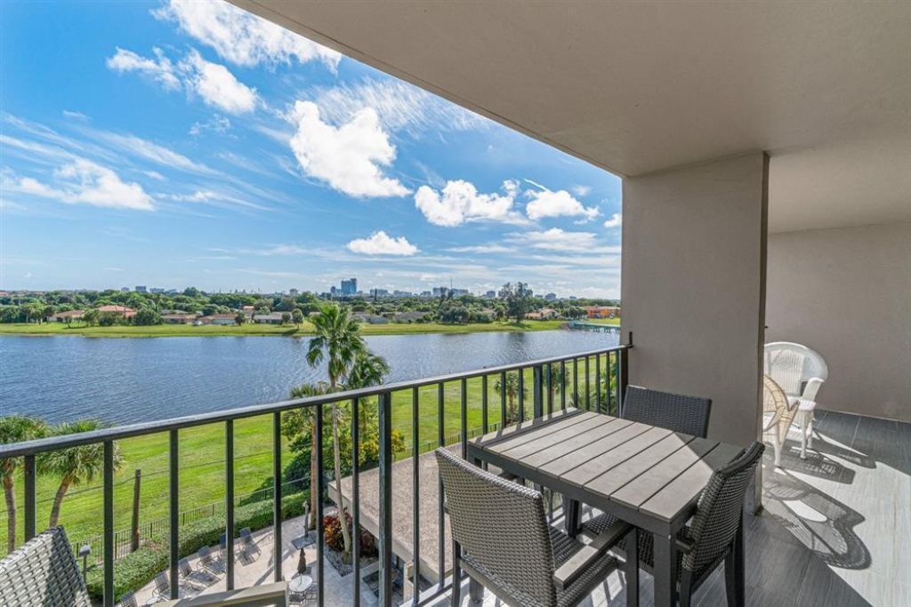 1830 Embassy Drive, Unit 613, West Palm Beach, FL 33401 Photo