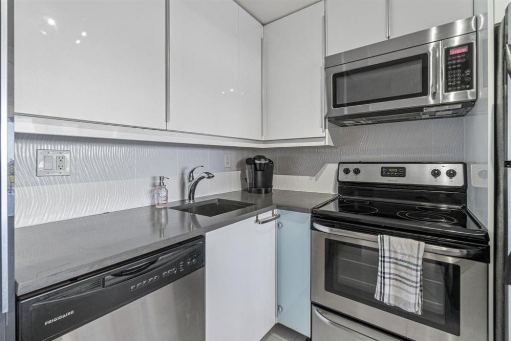 1830 Embassy Drive, Unit 613, West Palm Beach, FL 33401 Photo