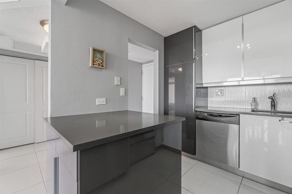 1830 Embassy Drive, Unit 613, West Palm Beach, FL 33401 Photo