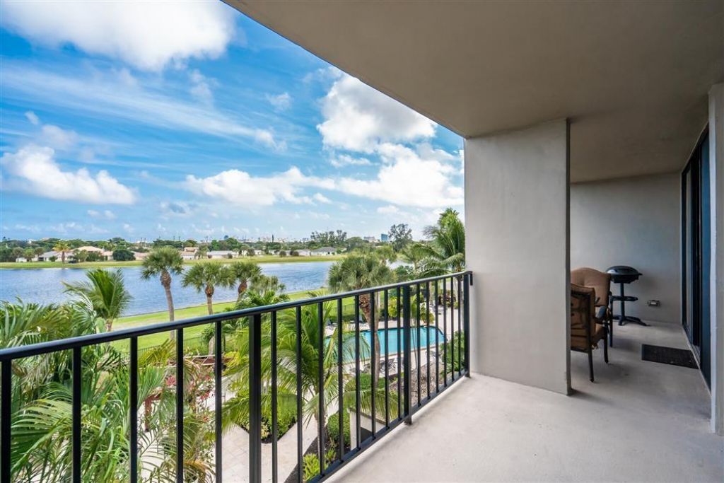 1830 Embassy Drive, Unit 409, West Palm Beach, FL 33401 Photo