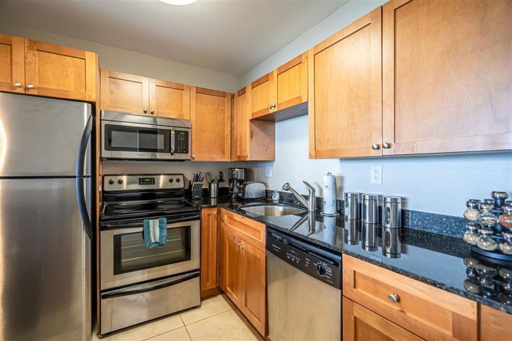 1830 Embassy Drive, Unit 409, West Palm Beach, FL 33401 Photo