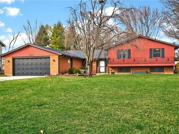 3330 Pebble Creek Drive, Beavercreek, OH 45432