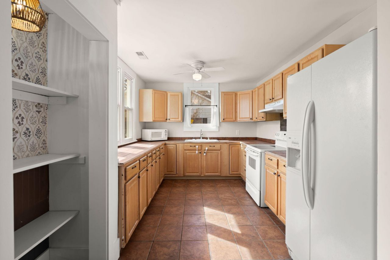 202 Quaker Street Photo 16