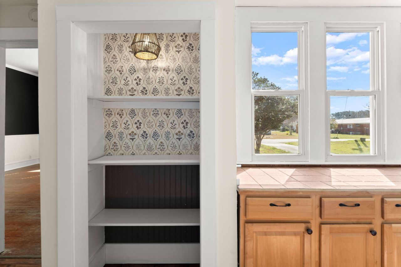 202 Quaker Street Photo 17