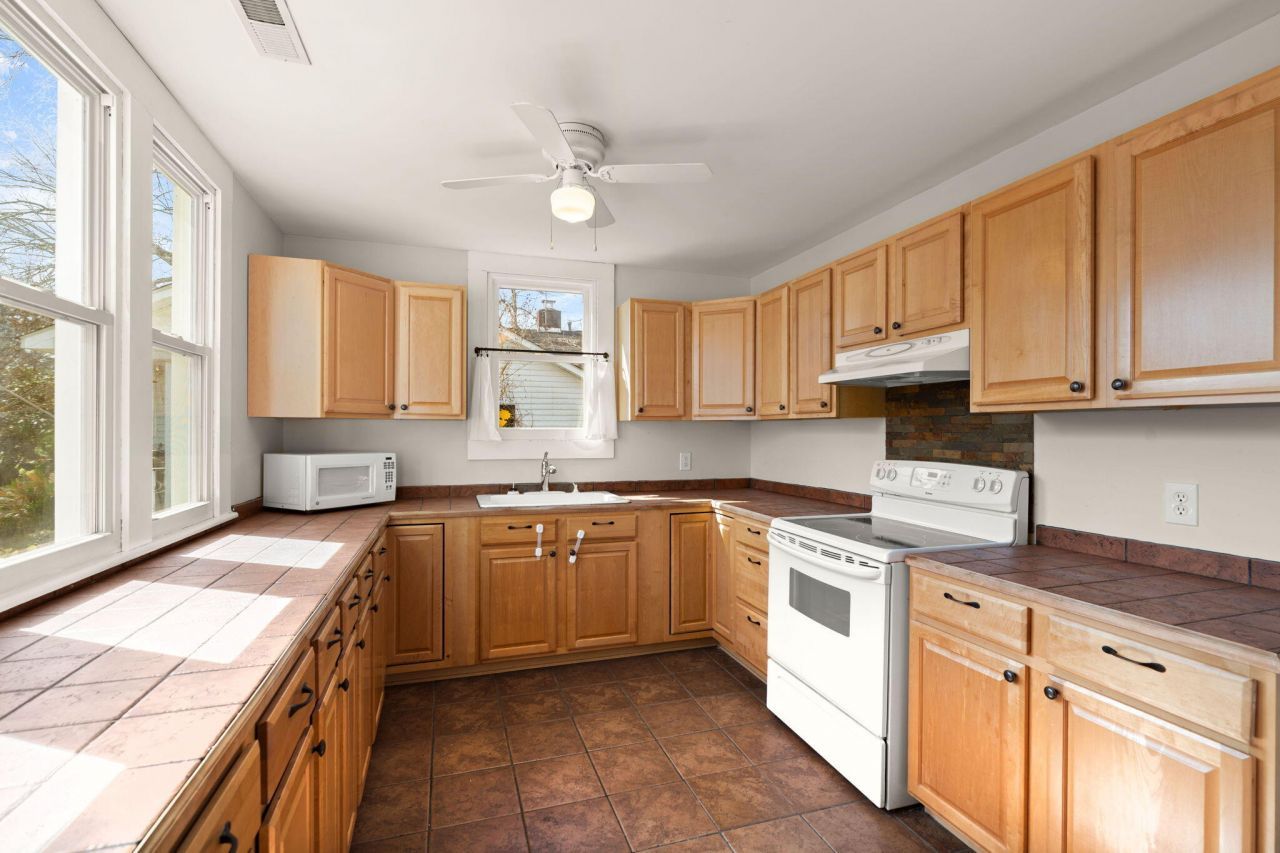 202 Quaker Street Photo 19