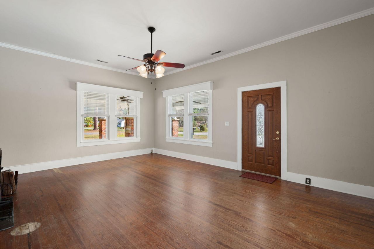 202 Quaker Street Photo 7