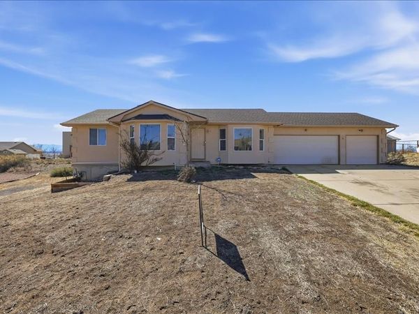 807 S Aguilar Ln, Pueblo, CO 81007