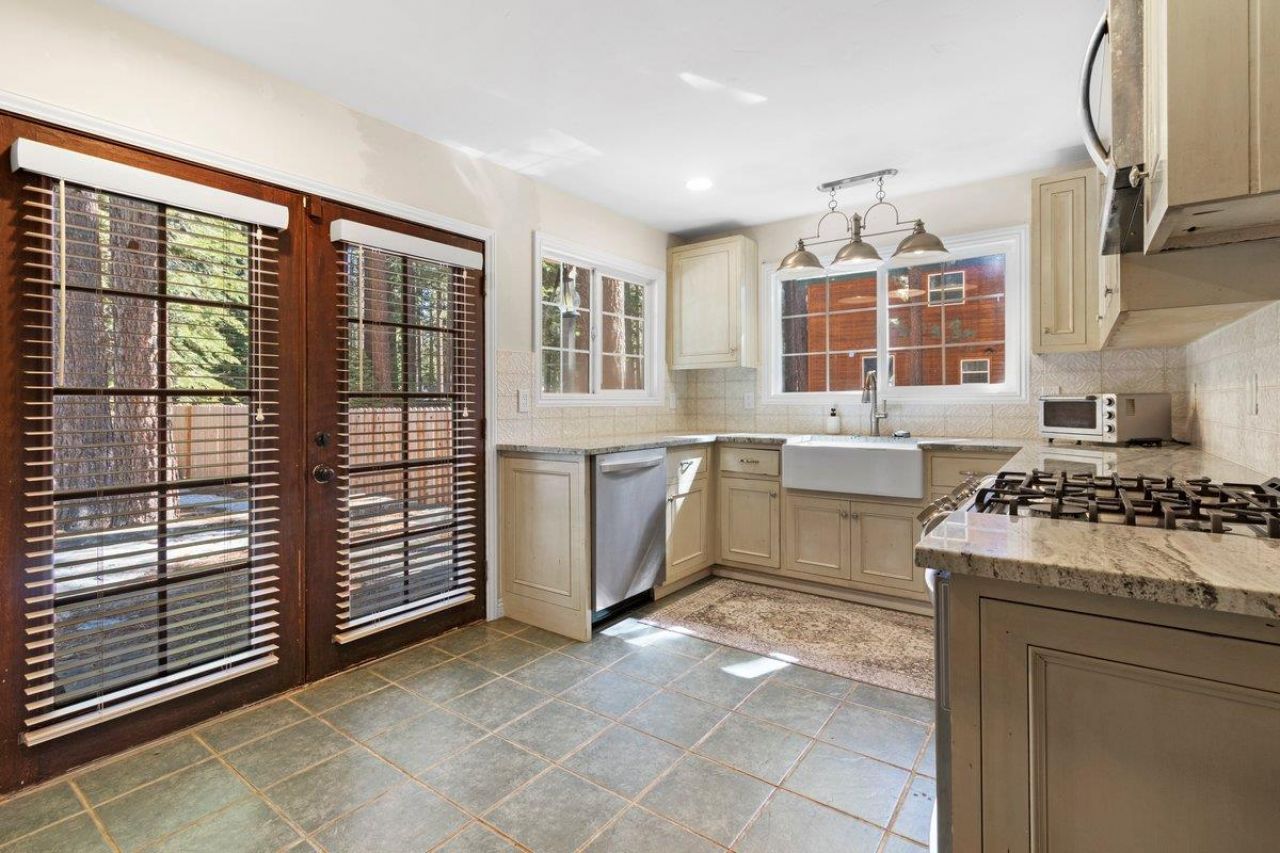 1251 Tata, South Lake Tahoe, CA 96150 Photo