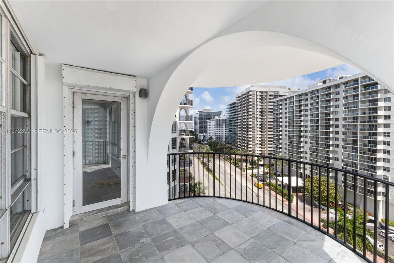 5660 Collins Ave, Unit 11B, Miami Beach, FL 33140 Photo