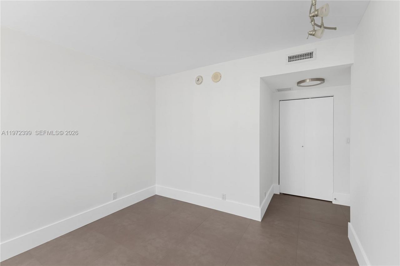 5660 Collins Ave, Unit 11B, Miami Beach, FL 33140 Photo