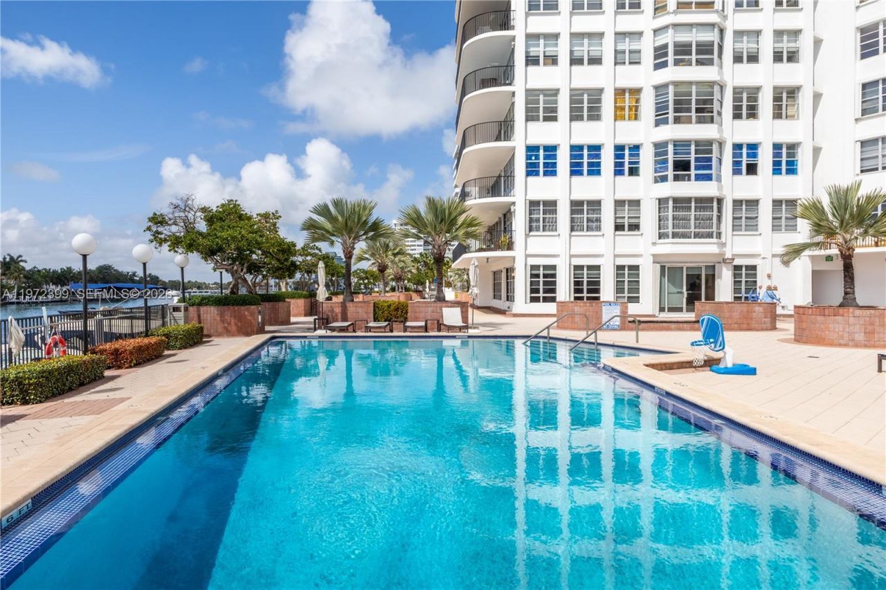 5660 Collins Ave, Unit 11B, Miami Beach, FL 33140 Photo